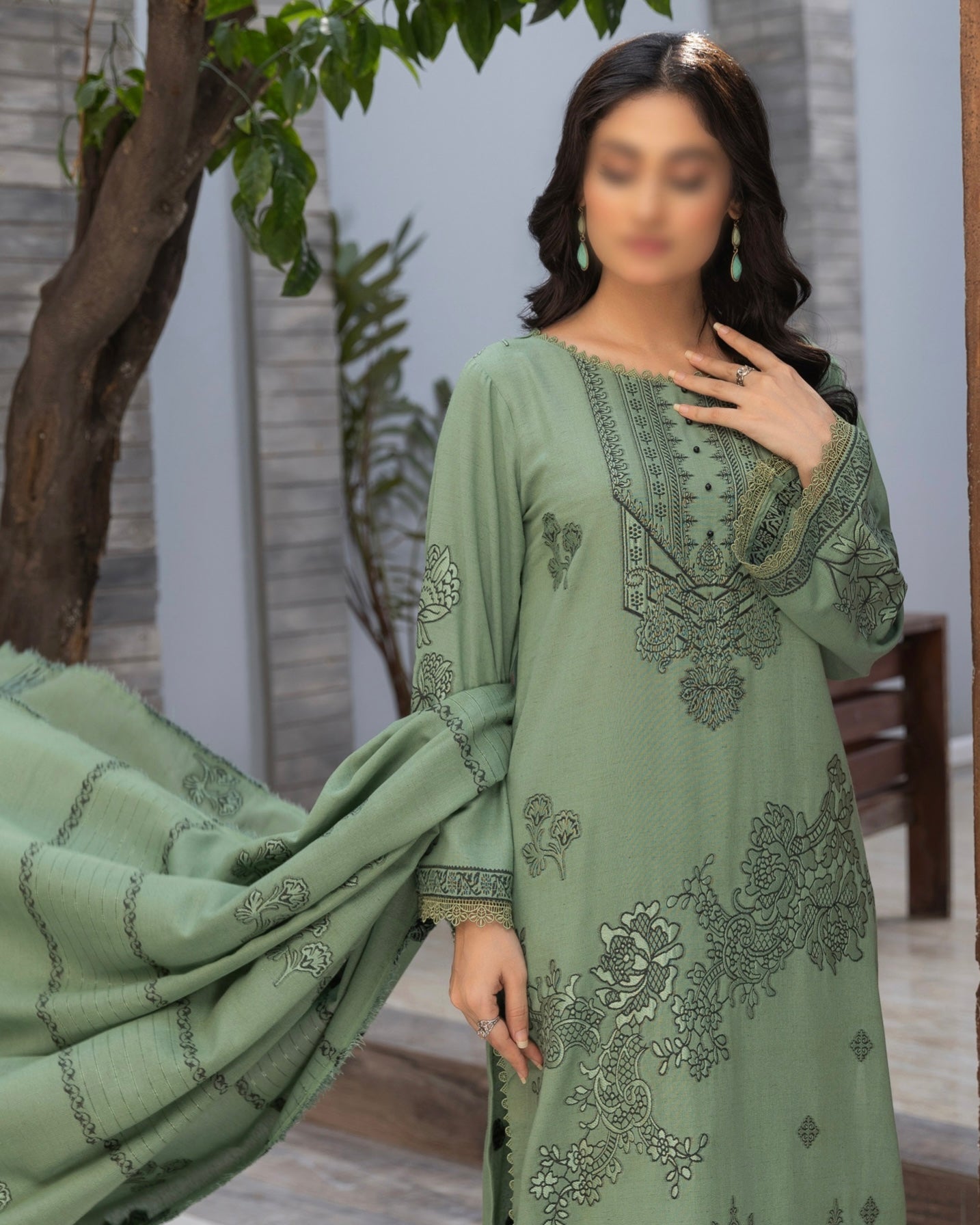 Fantak Jhalak | Zari Jacquard Karandi | Design 1