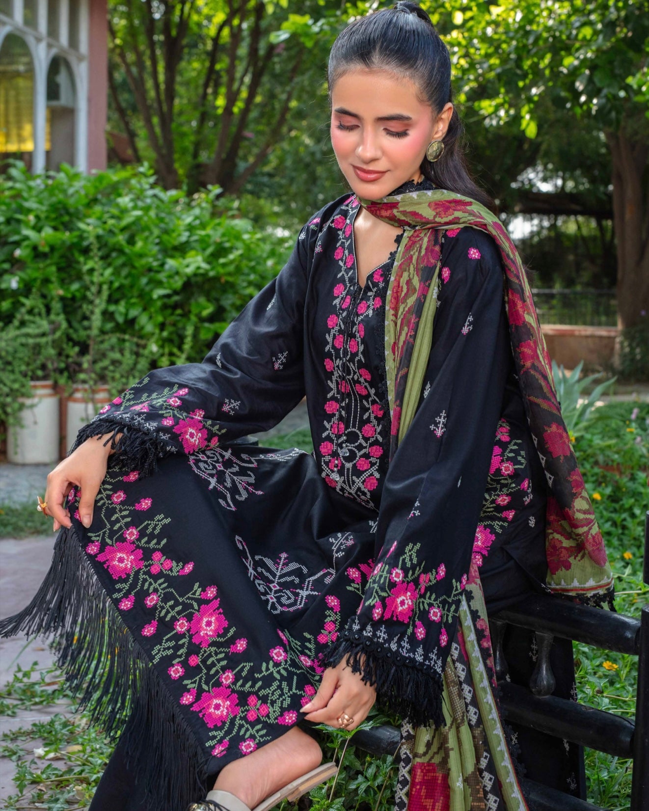 Gullerukh Marjan | Embroidered Linen Monar Dupatta | Design 1