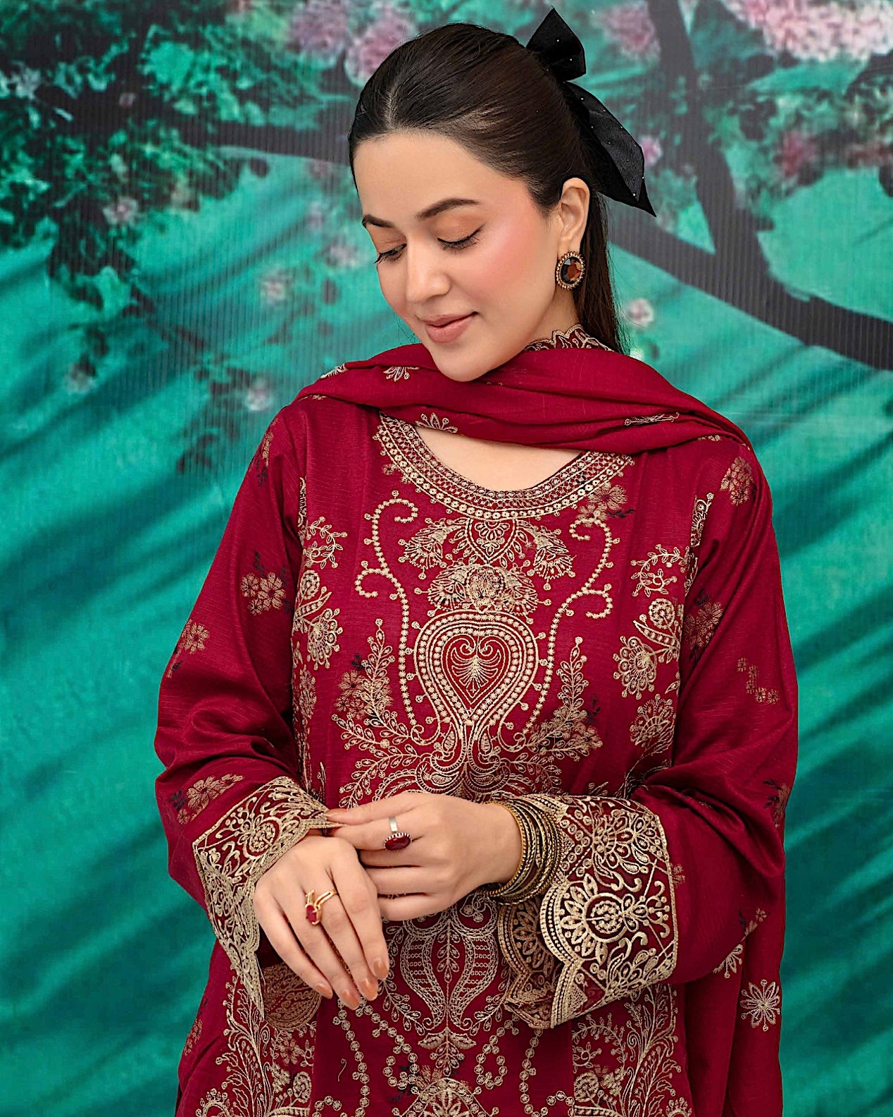 Gullerukh Baroshia | Embroidered Lawn Makhmal Dupatta | Design 6