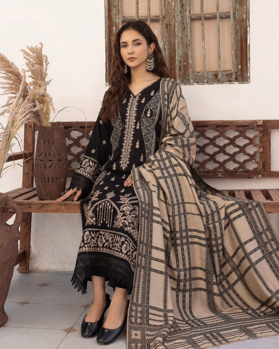 Aalaya Bikhray Moti | Design 1