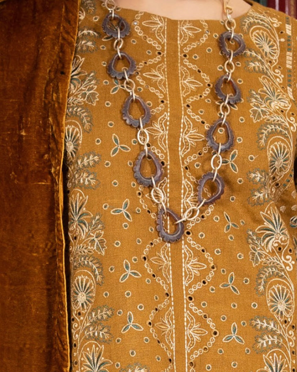 Rangreet | Embroidered Zari Dhanak | Plachi Shawl | Design 6