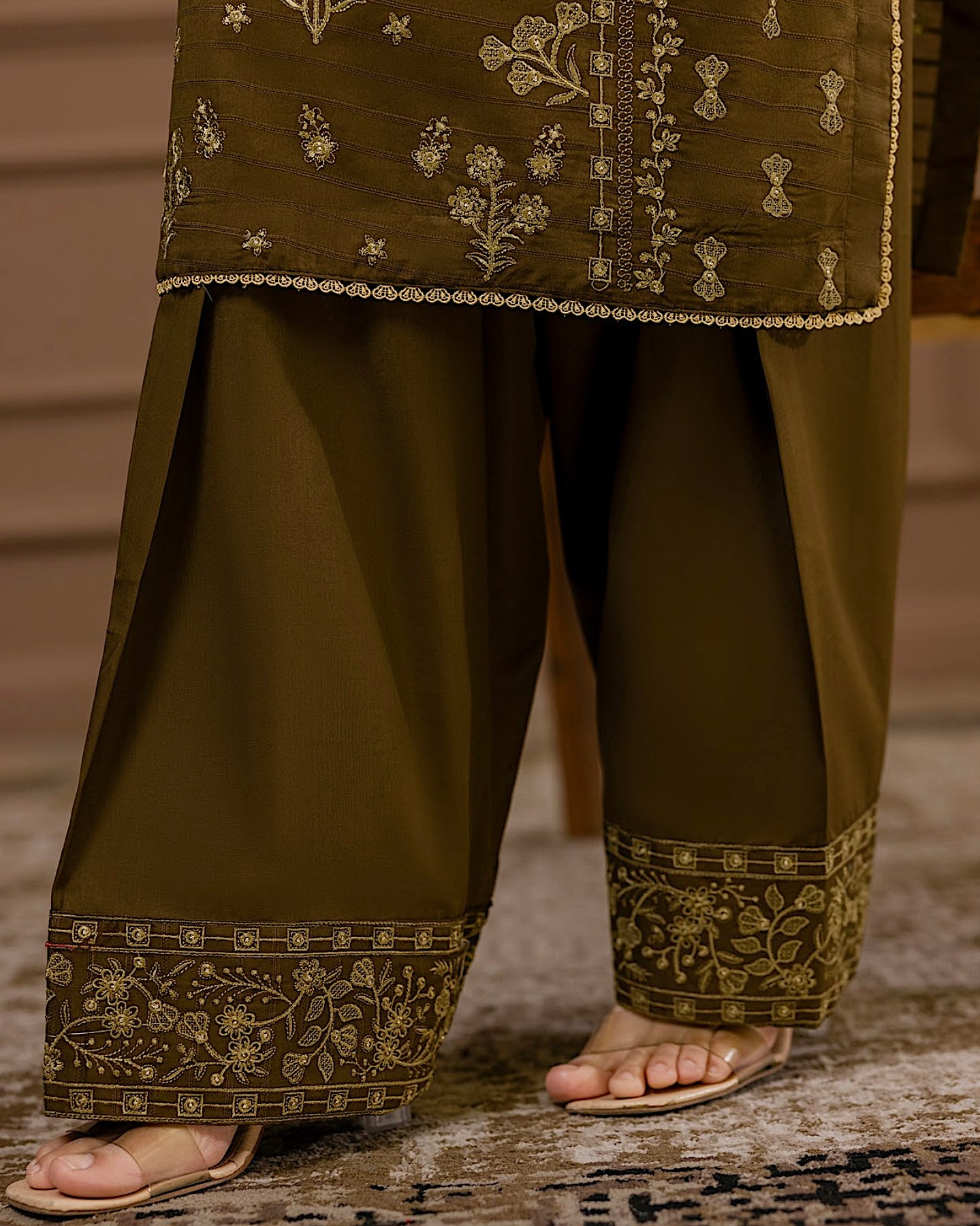 Aalaya Gulnaar | Embroidered Lawn Crinkle Dupatta | Design 7
