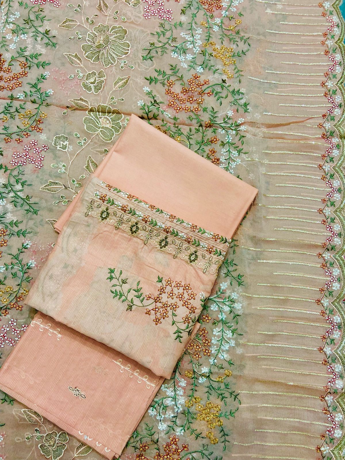 Luxury Lawn 3pc Embroidered | Design 1