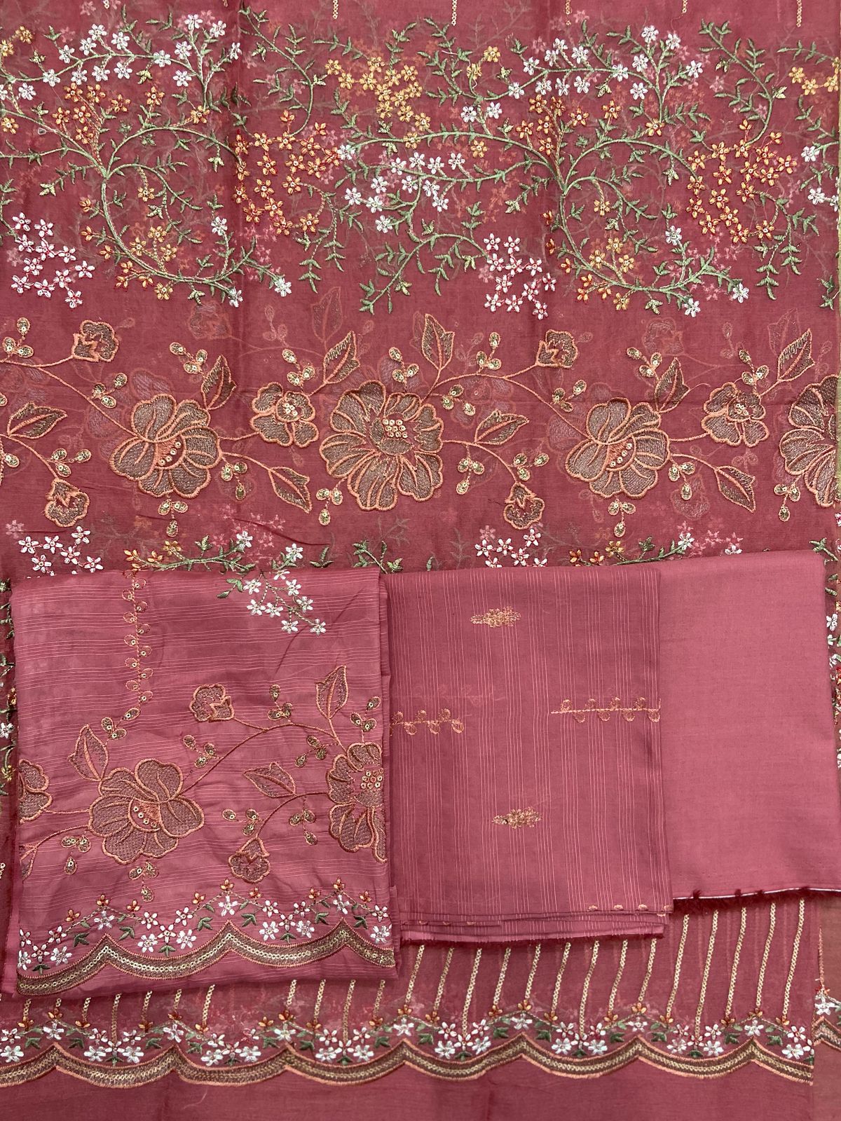 Luxury Lawn 3pc Embroidered | Design 3