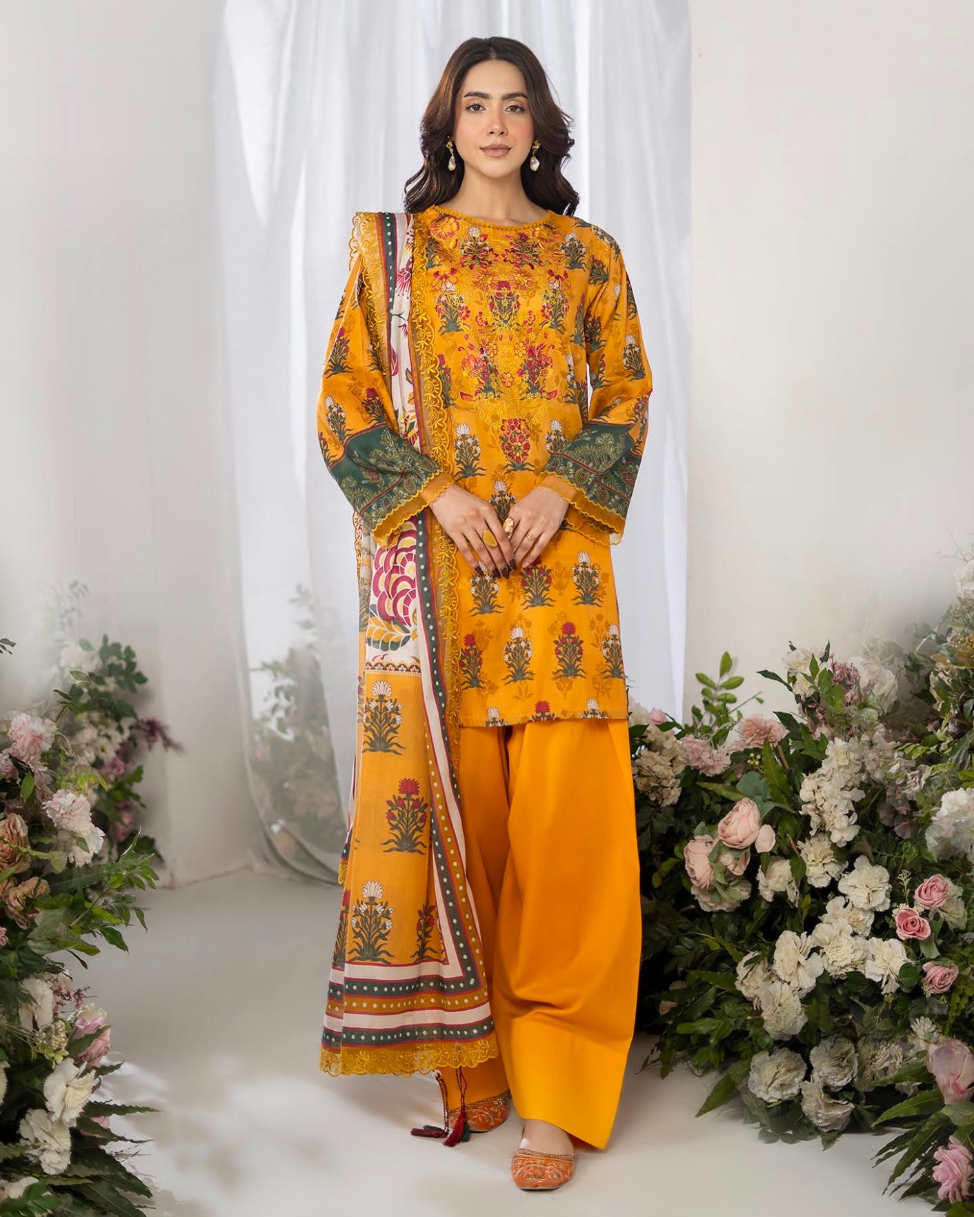 GullJee Haneen | Embroidered Lawn | Design 11