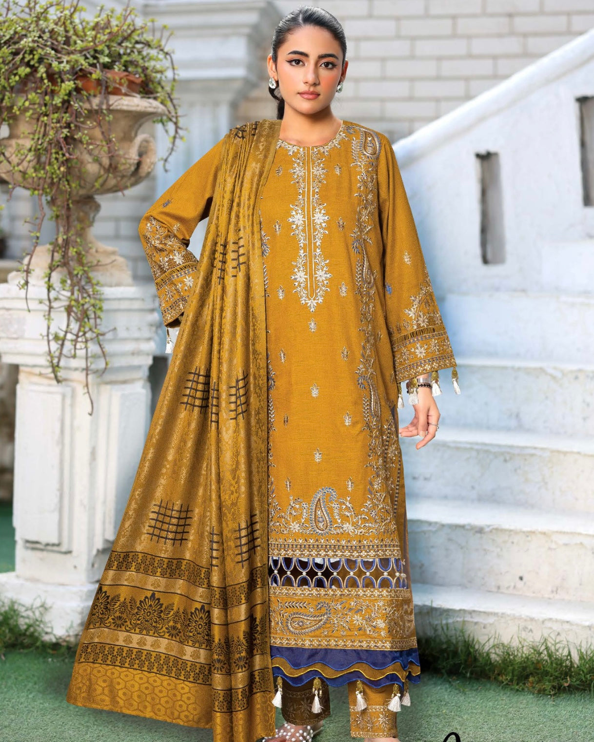 Johra Muse | Khaddar with Jacquard Shawl | Design 1547