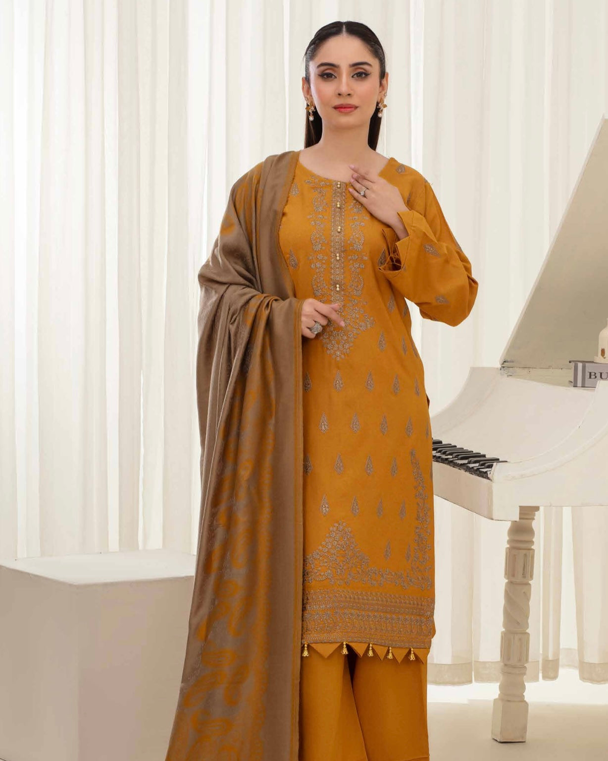 Gull-e-Rukh | Embroidered Dhanak Pashmina Shawl | Design 1