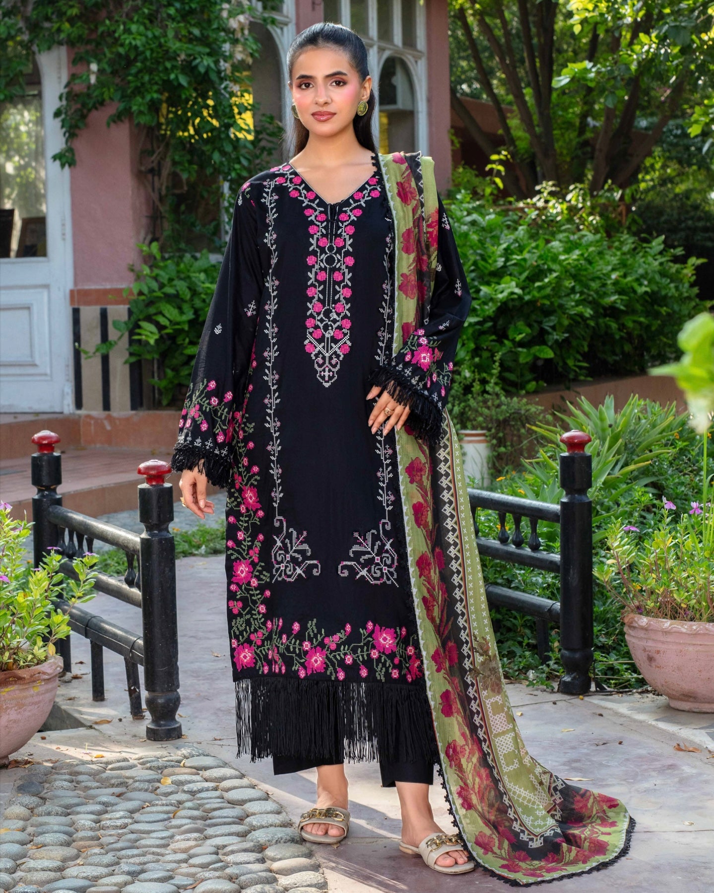 Gullerukh Marjan | Embroidered Linen Monar Dupatta | Design 1
