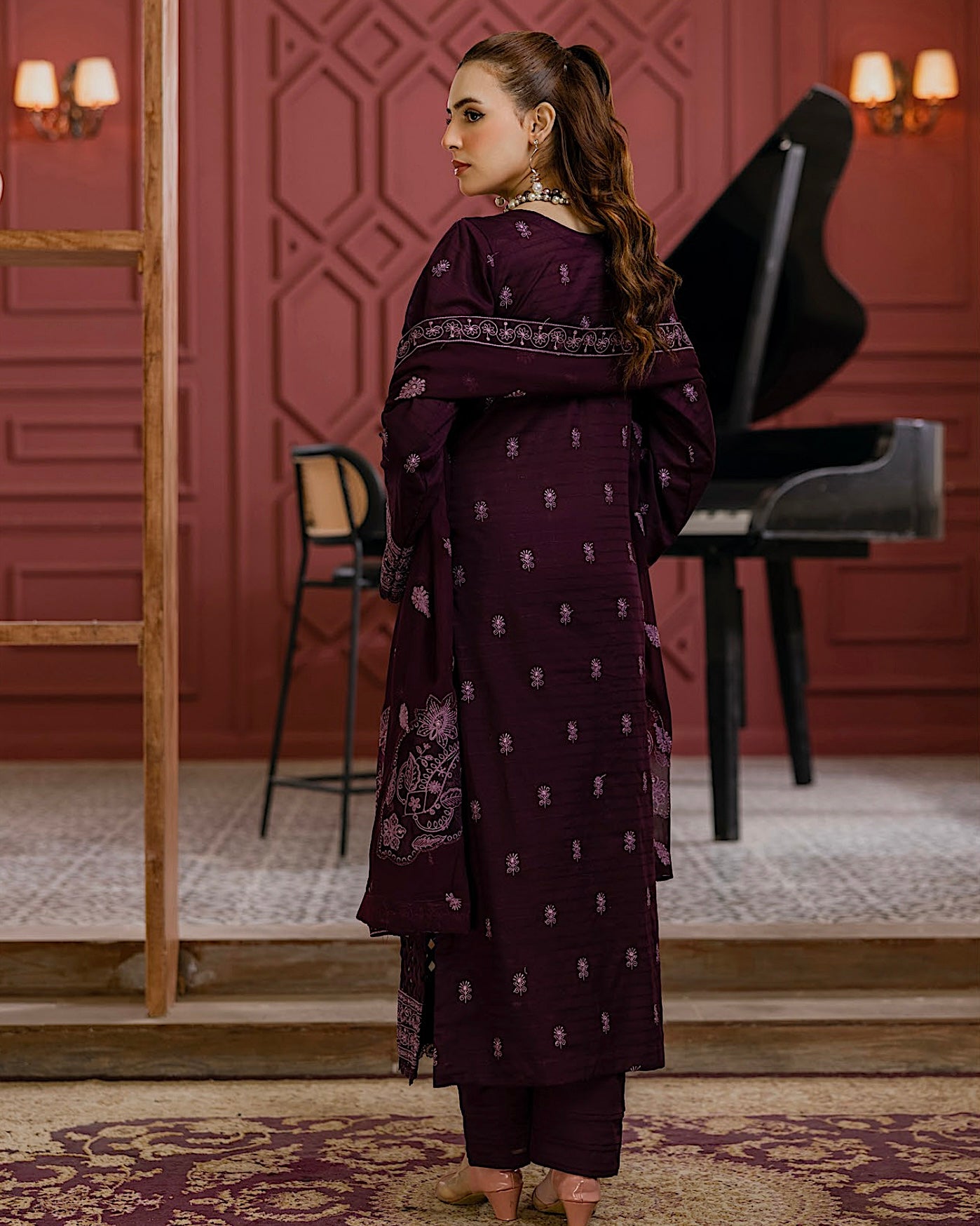 Aalaya Gulnaar | Embroidered Lawn Crinkle Dupatta | Design 1