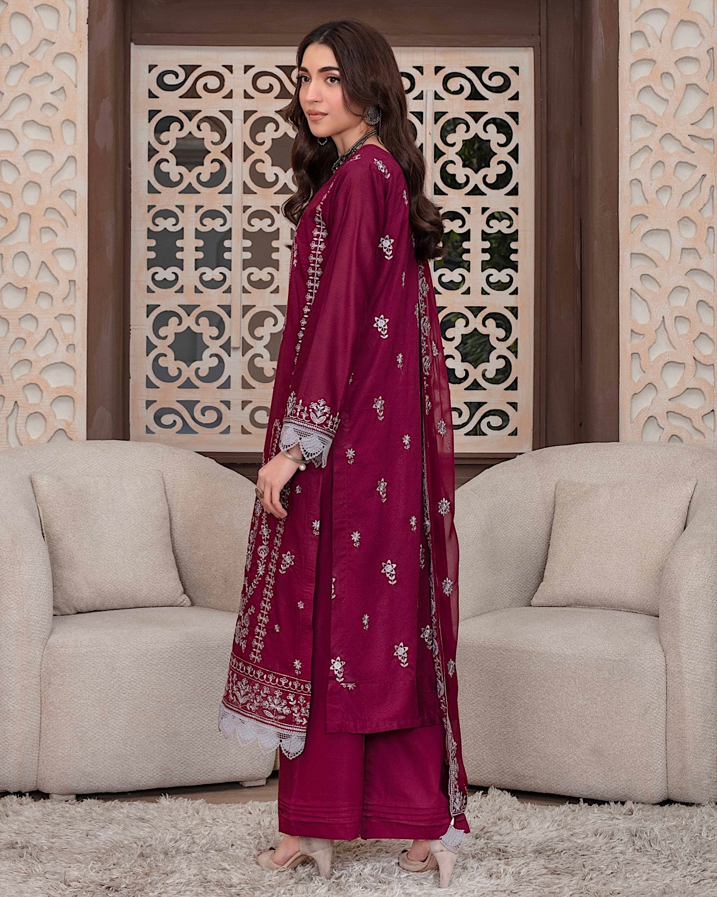 GulleRukh Upscale | Emb Lawn Emb Chiffon Dupatta | Design 1