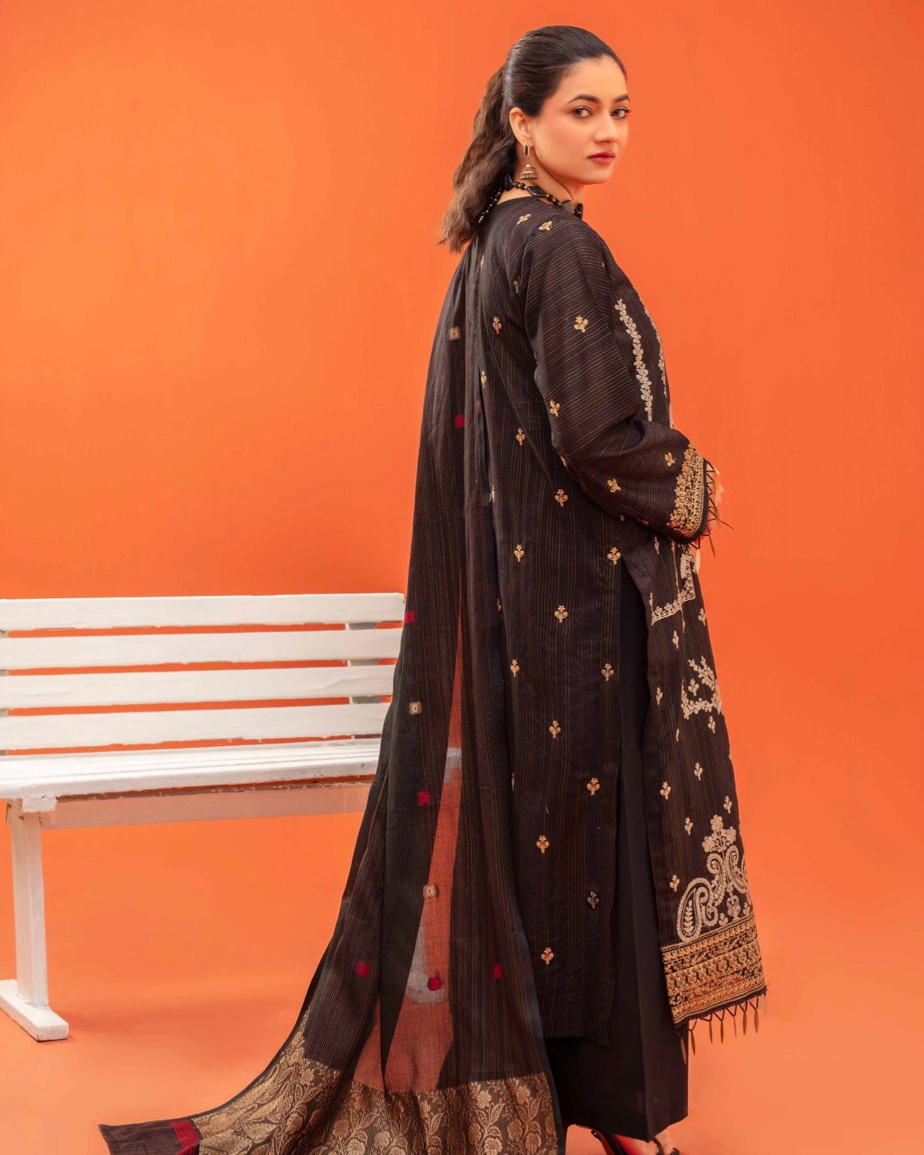 Gullerukh Rangoli | Embroidered Lawn Jacquard Dupatta | Design 1