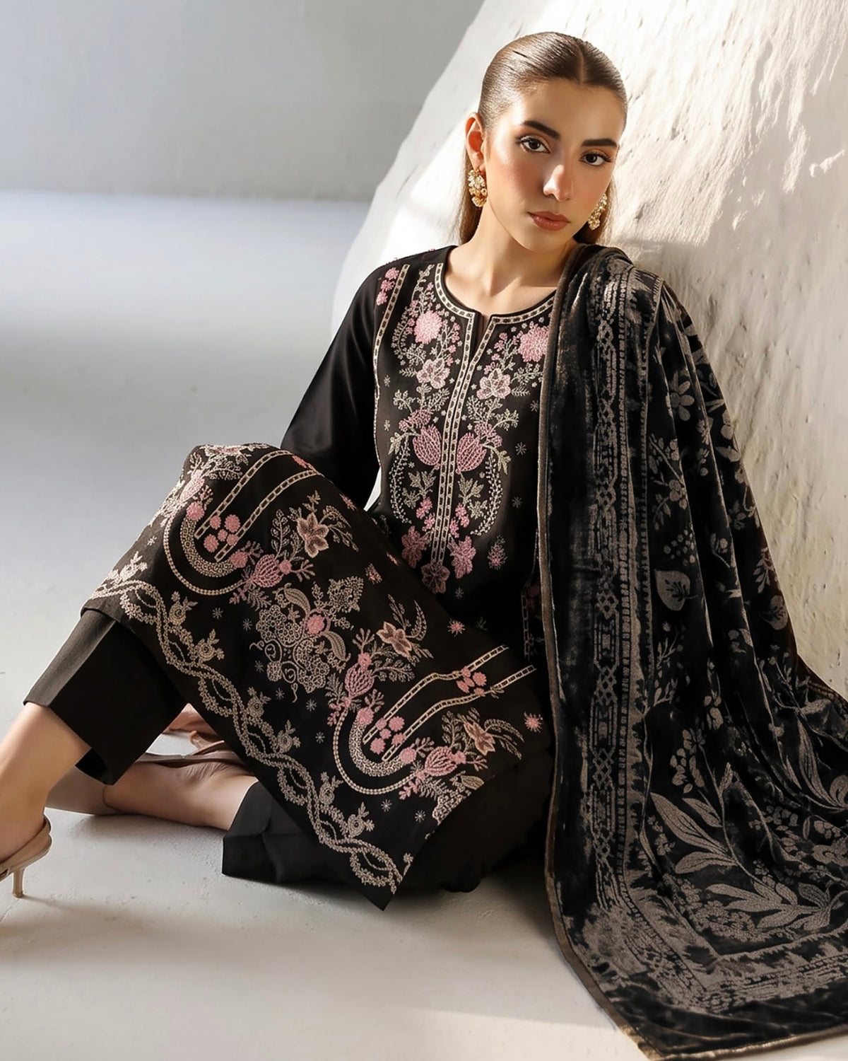 Aizy Anaya | Emb Zari Dhanak with Plachi Shawl | Design 1
