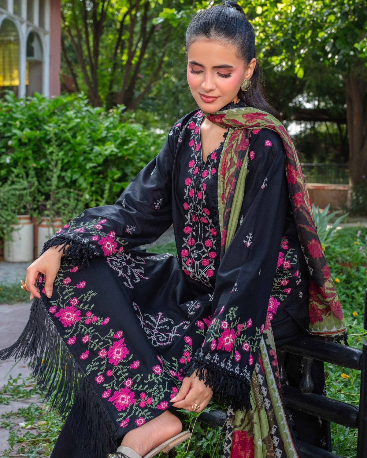 Gullerukh Marjan | Embroidered Linen Monar Dupatta | Design 1