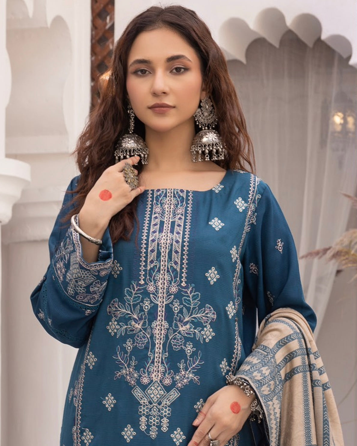 Aalaya Bikhray Moti | Design 3