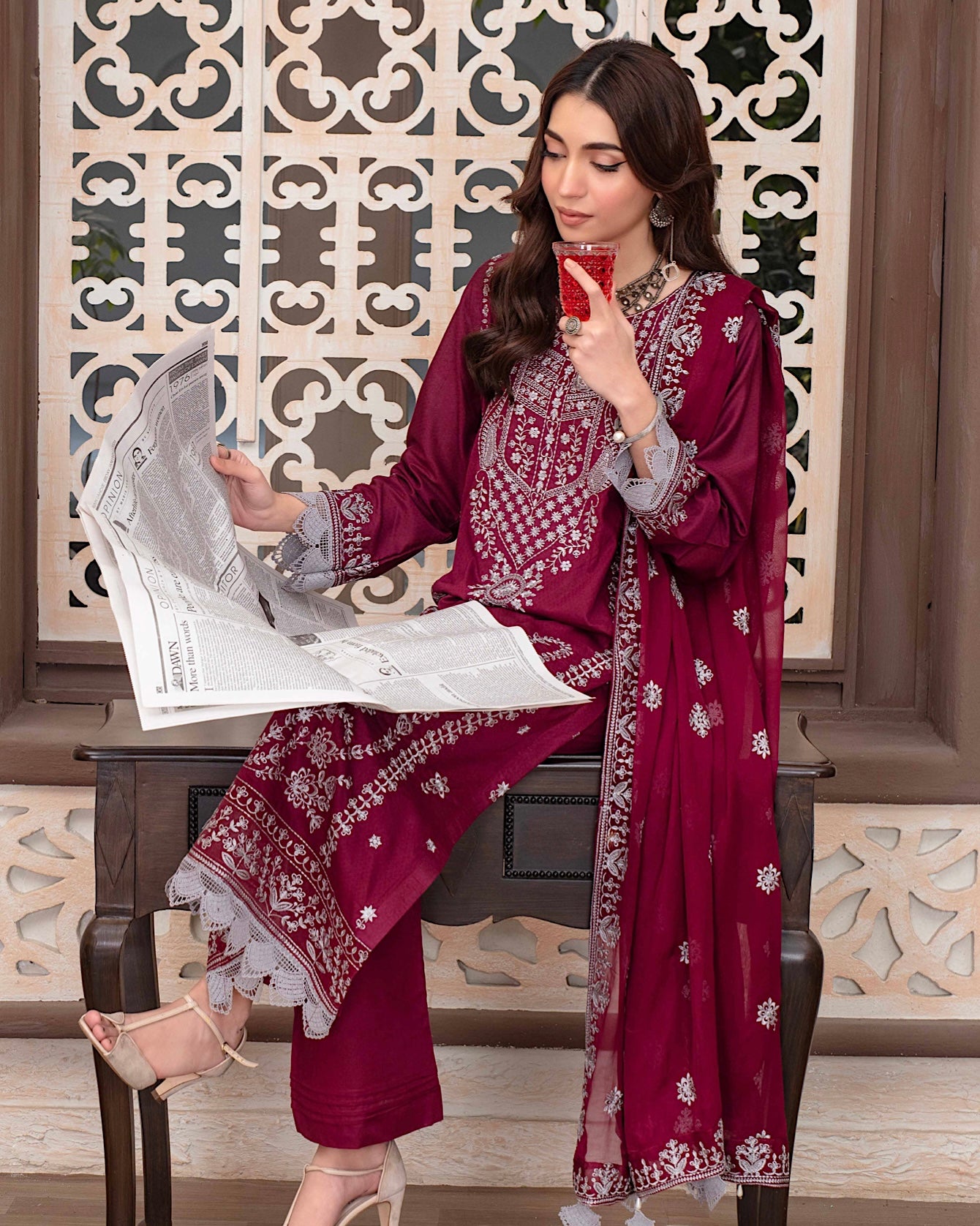 GulleRukh Upscale | Emb Lawn Emb Chiffon Dupatta | Design 1