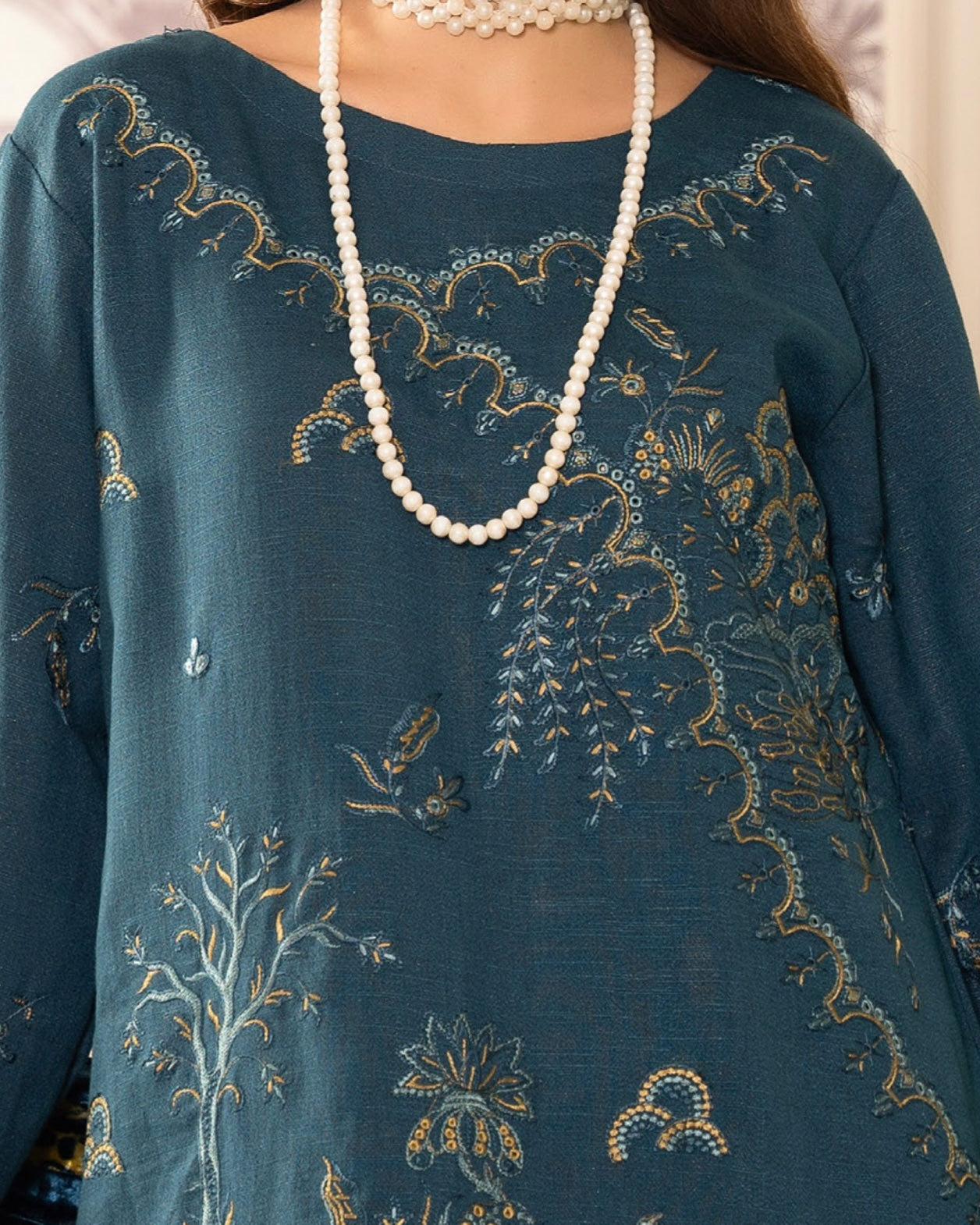 Rangreet | Embroidered Zari Dhanak | Plachi Shawl | Design 1