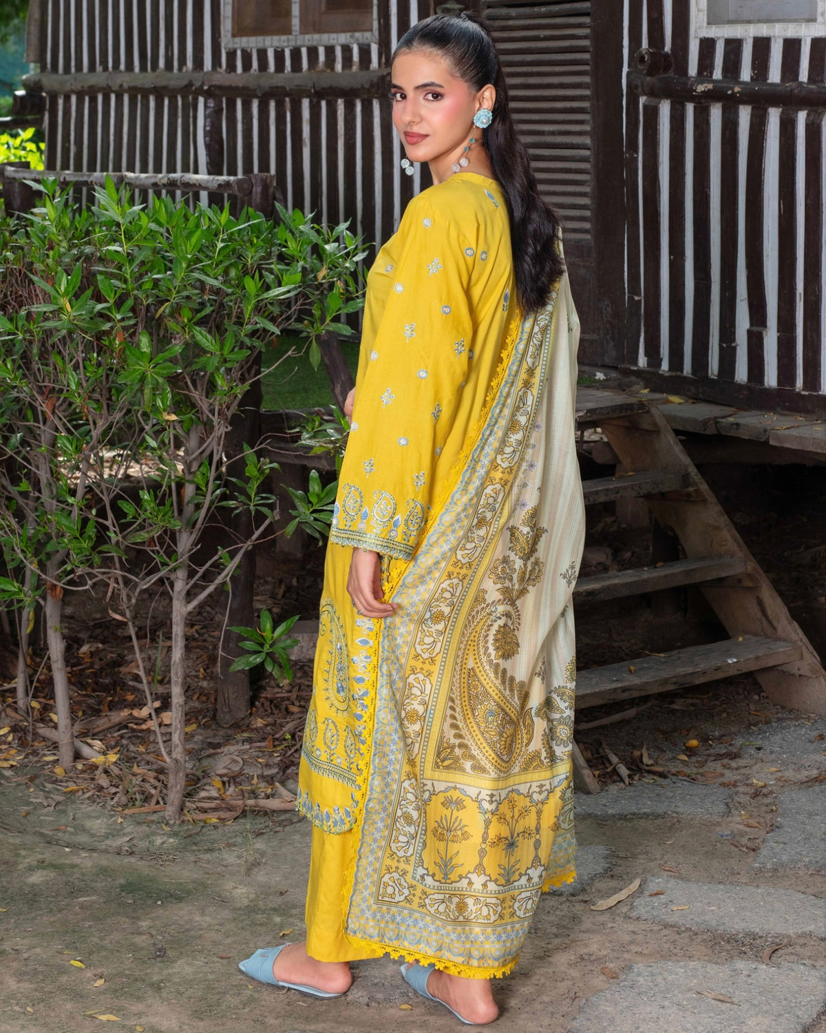 Gullerukh Marjan | Embroidered Linen Monar Dupatta | Design 2
