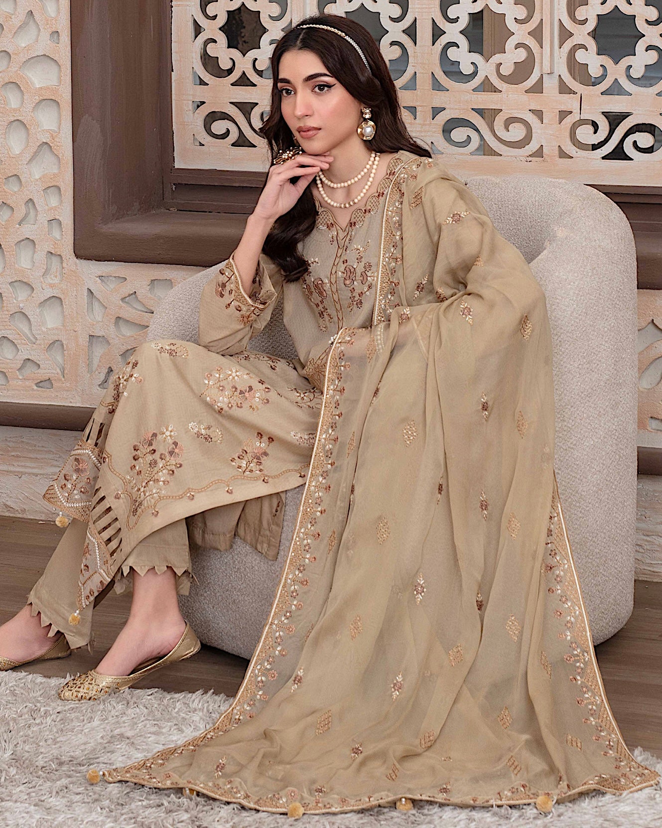 GulleRukh Upscale | Emb Lawn Emb Chiffon Dupatta | Design 2