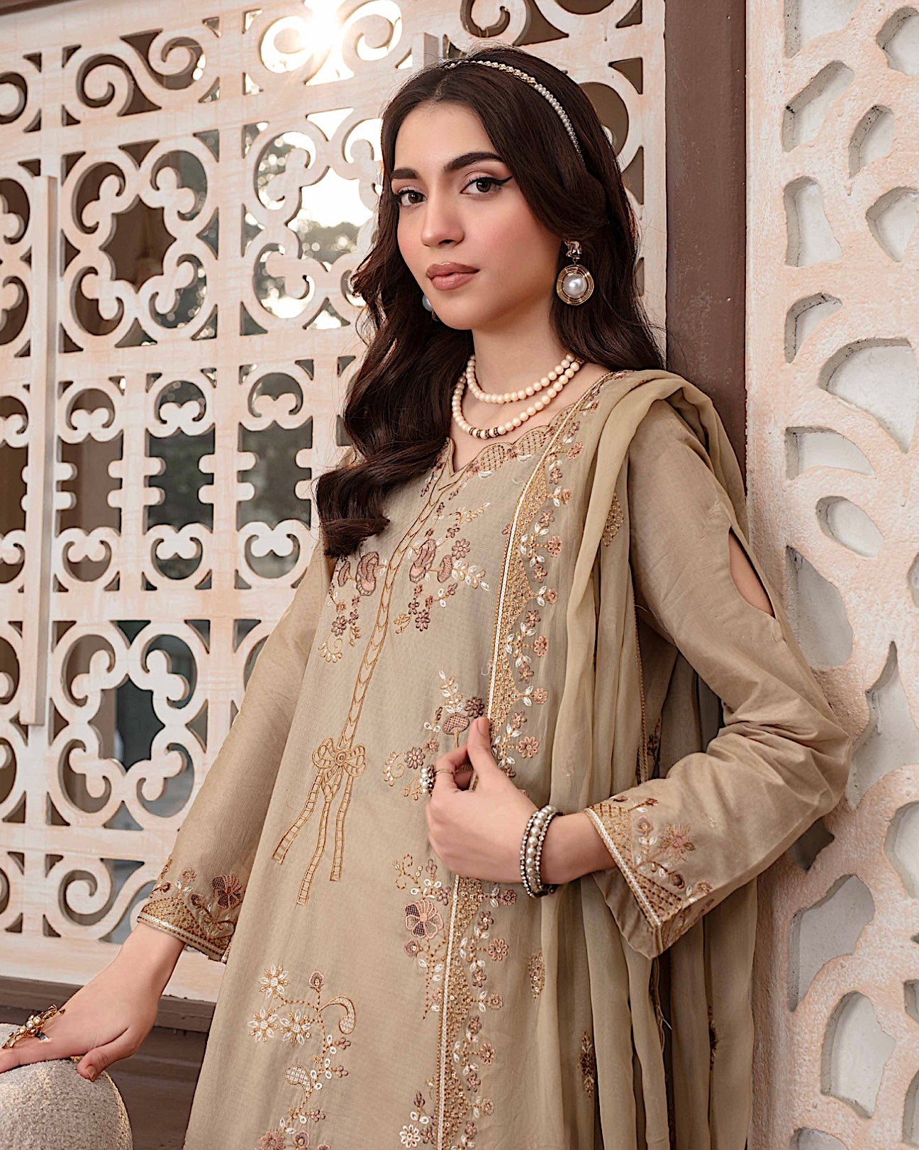 GulleRukh Upscale | Emb Lawn Emb Chiffon Dupatta | Design 2