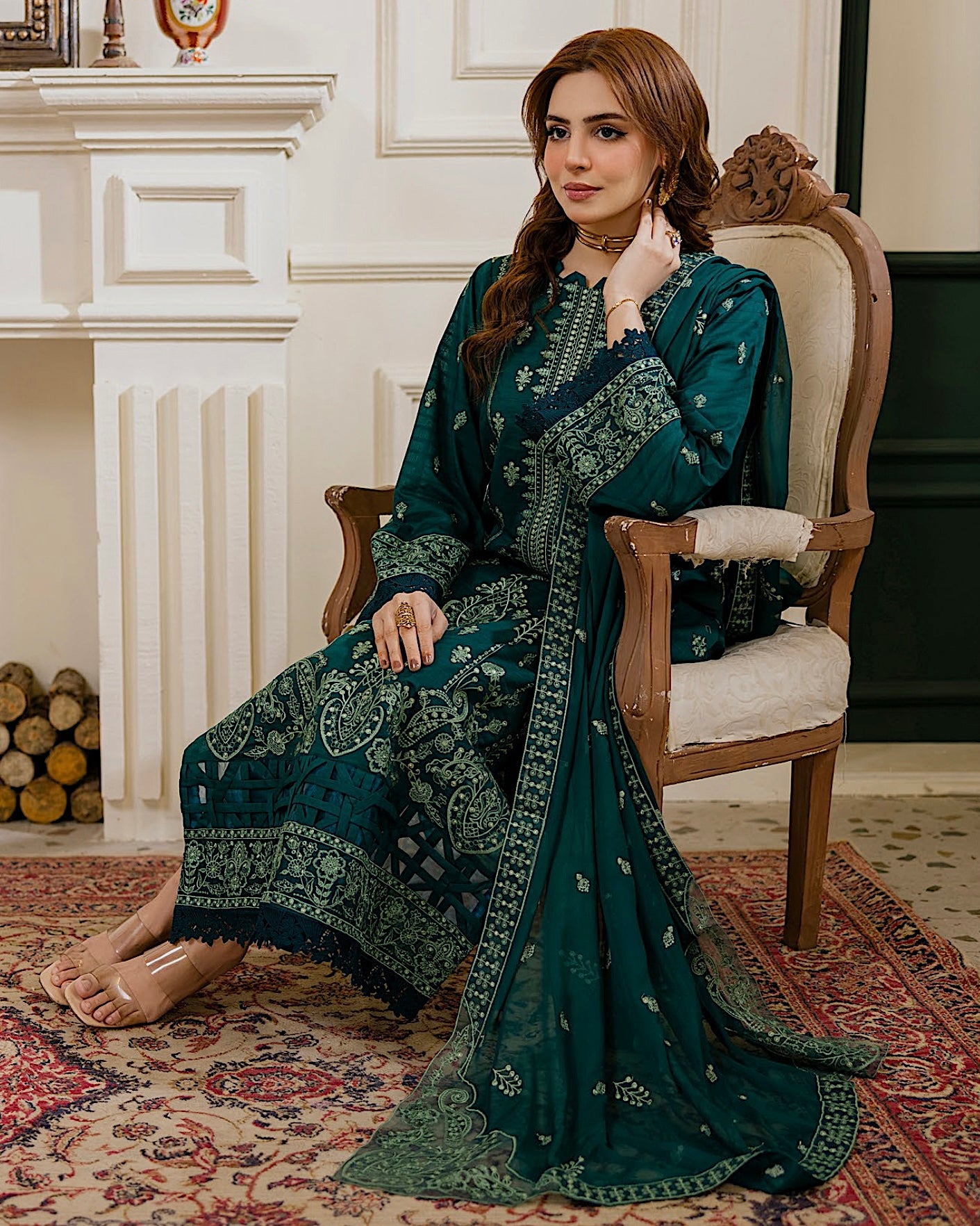 Aalaya Gulnaar | Embroidered Lawn Crinkle Dupatta | Design 2