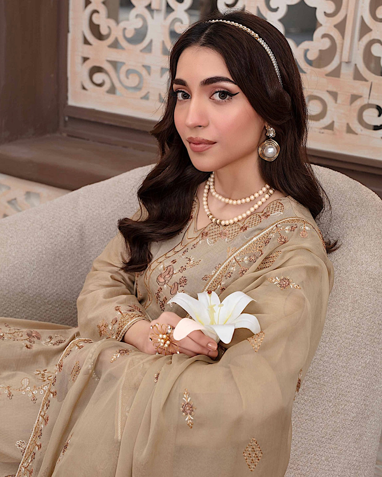 GulleRukh Upscale | Emb Lawn Emb Chiffon Dupatta | Design 2