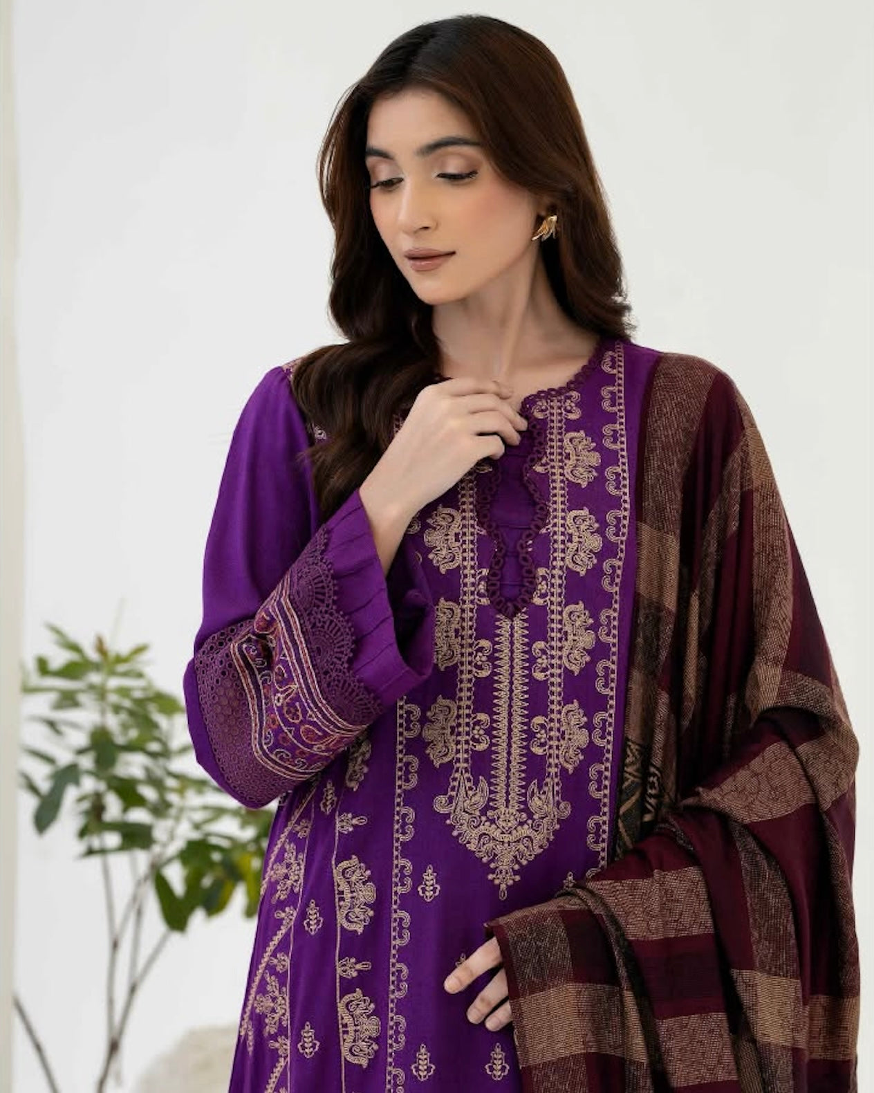 Johra Samama | Embroidered Peach Leather | Design 360