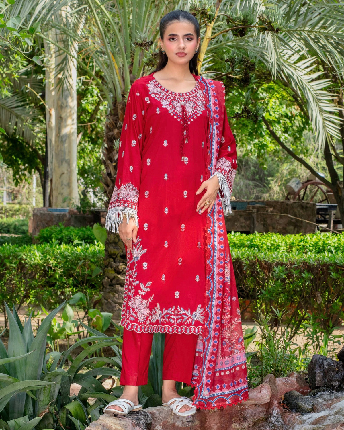 Gullerukh Marjan | Embroidered Linen Monar Dupatta | Design 3