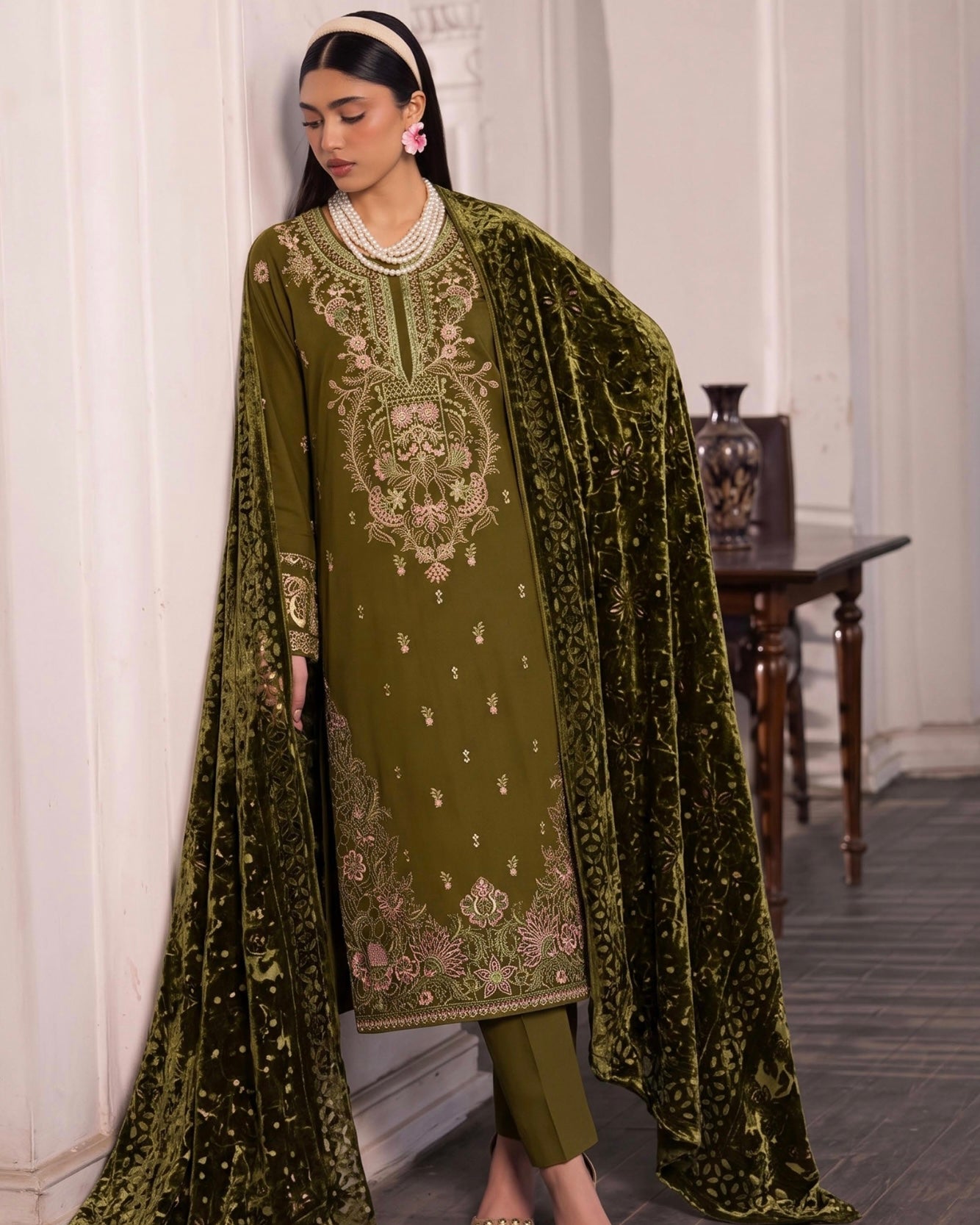 Aizy Amber | Emb Dhanak with Plachi Shawl | Design 3
