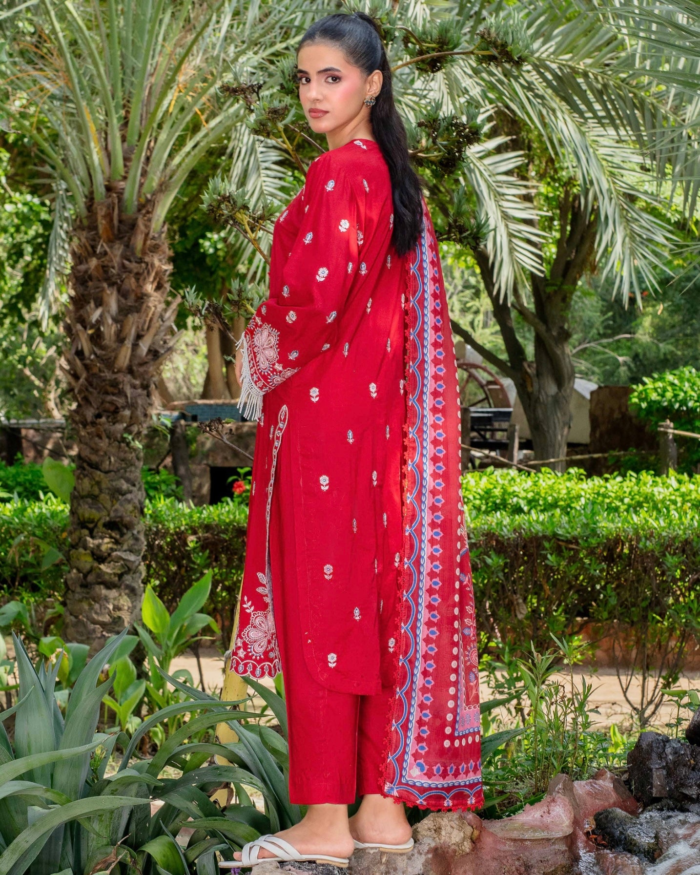 Gullerukh Marjan | Embroidered Linen Monar Dupatta | Design 3