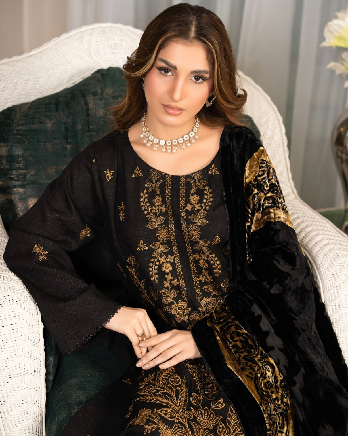 Rangreet | Embroidered Zari Dhanak | Plachi Shawl | Design 3