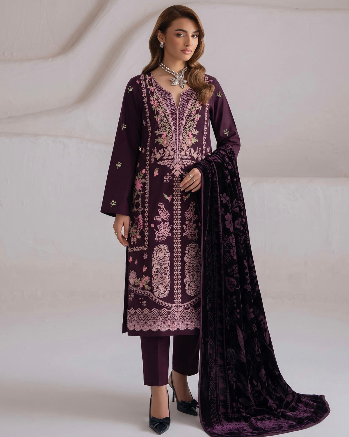 Aizy Zelora | Emb Zari Dhanak with Plachi Shawl | Design 4