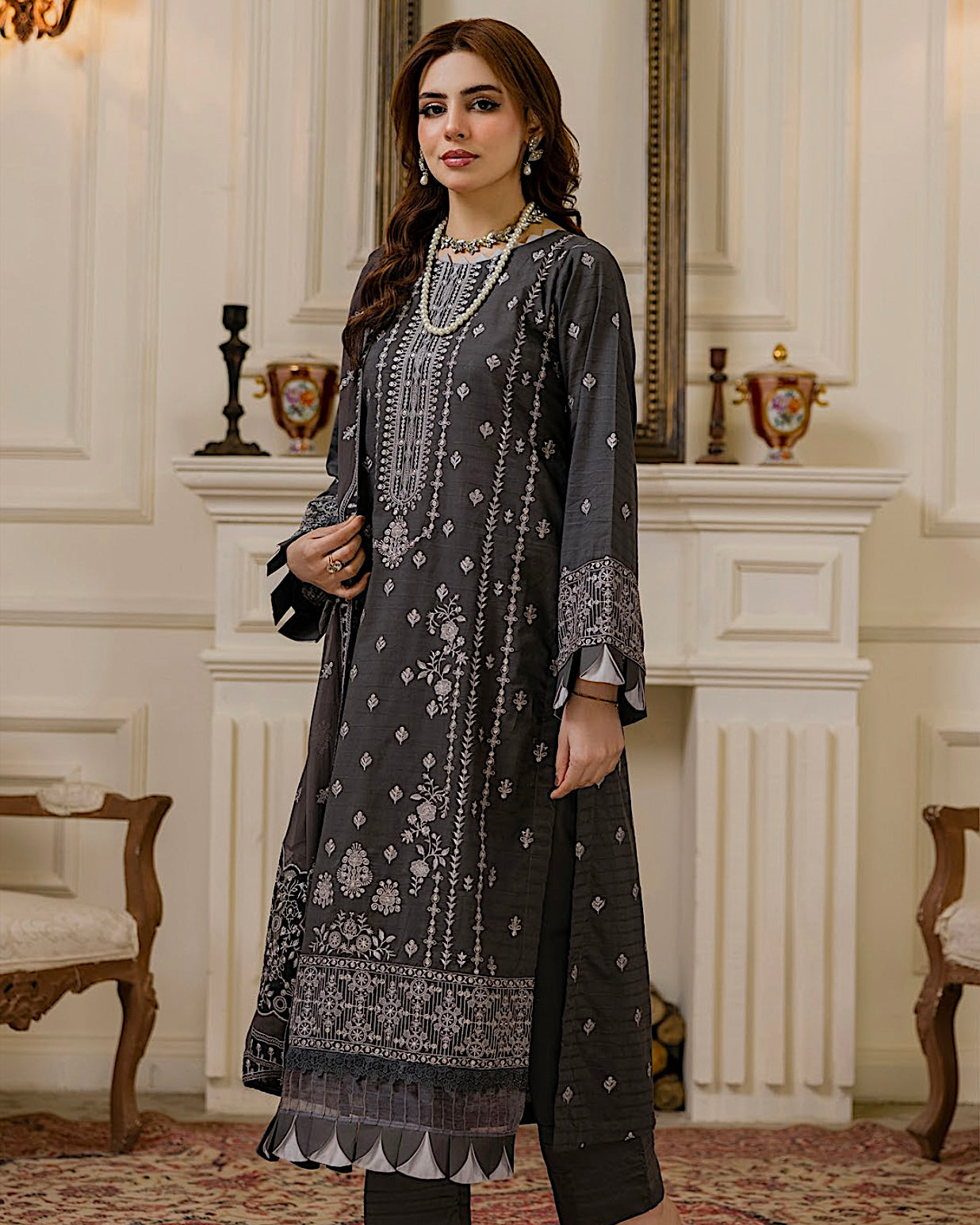 Aalaya Gulnaar | Embroidered Lawn Crinkle Dupatta | Design 4