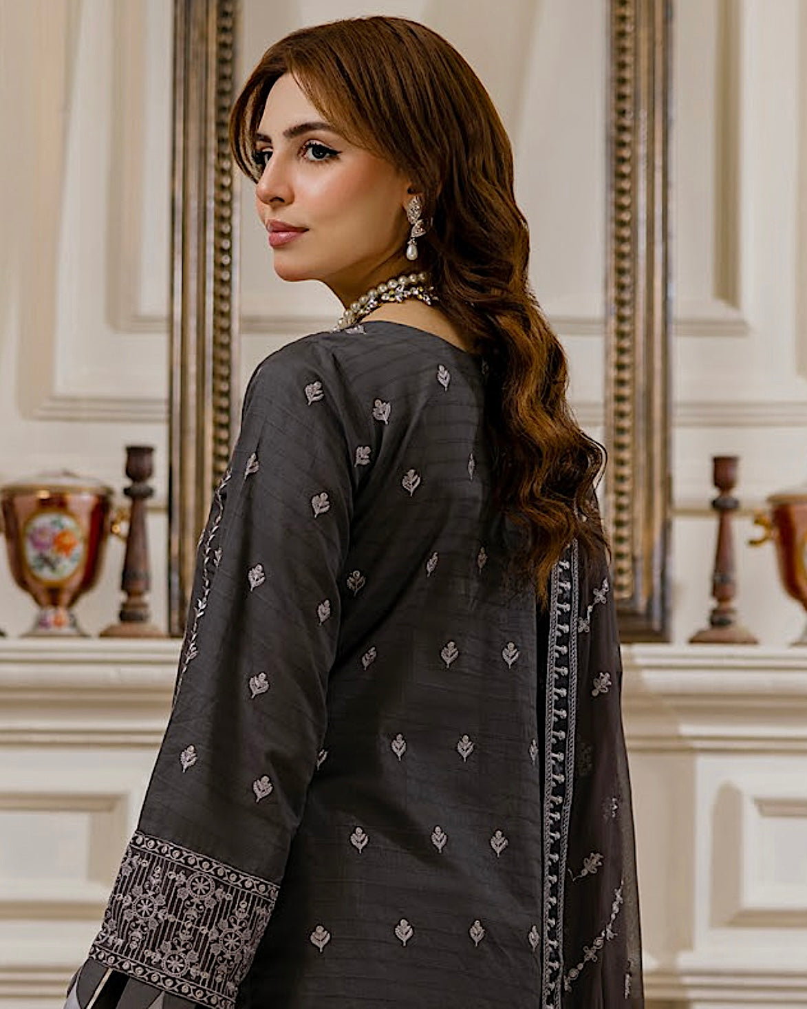 Aalaya Gulnaar | Embroidered Lawn Crinkle Dupatta | Design 4