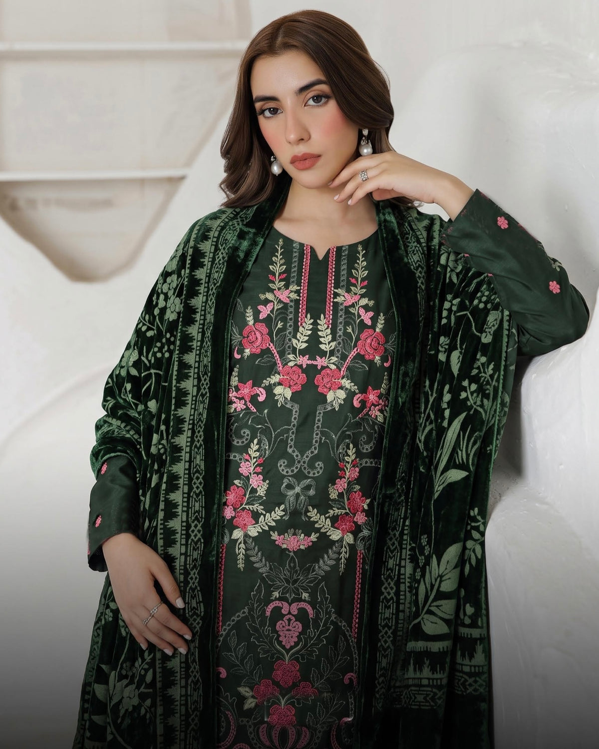 Aizy Anaya | Emb Zari Dhanak with Plachi Shawl | Design 4