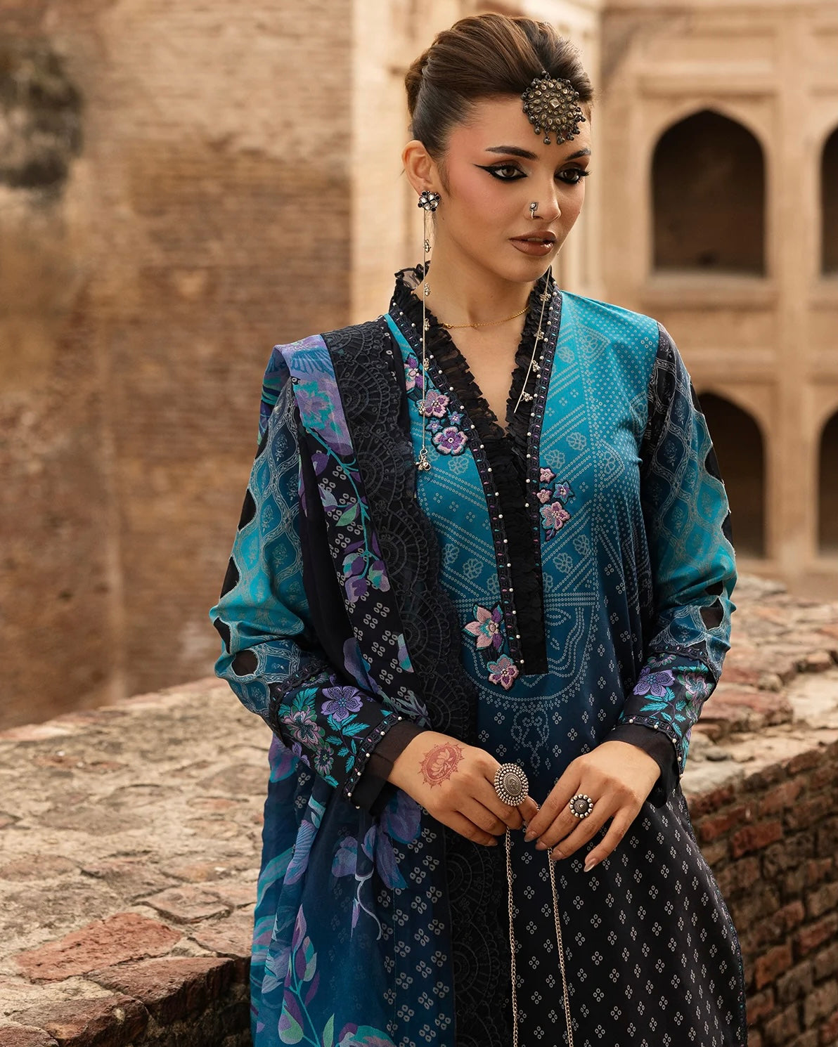 Charizma Chunri | Lawn Collection | Design 4