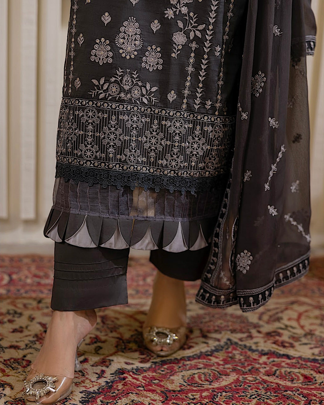 Aalaya Gulnaar | Embroidered Lawn Crinkle Dupatta | Design 4