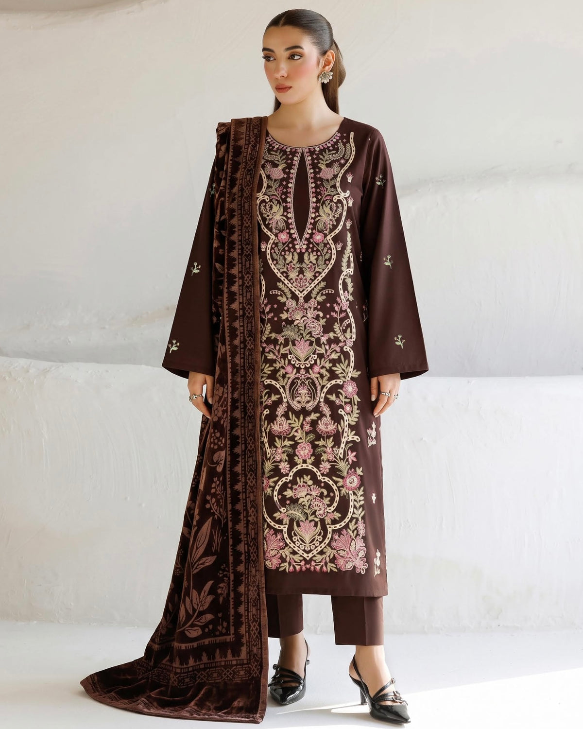 Aizy Anaya | Emb Zari Dhanak with Plachi Shawl | Design 5