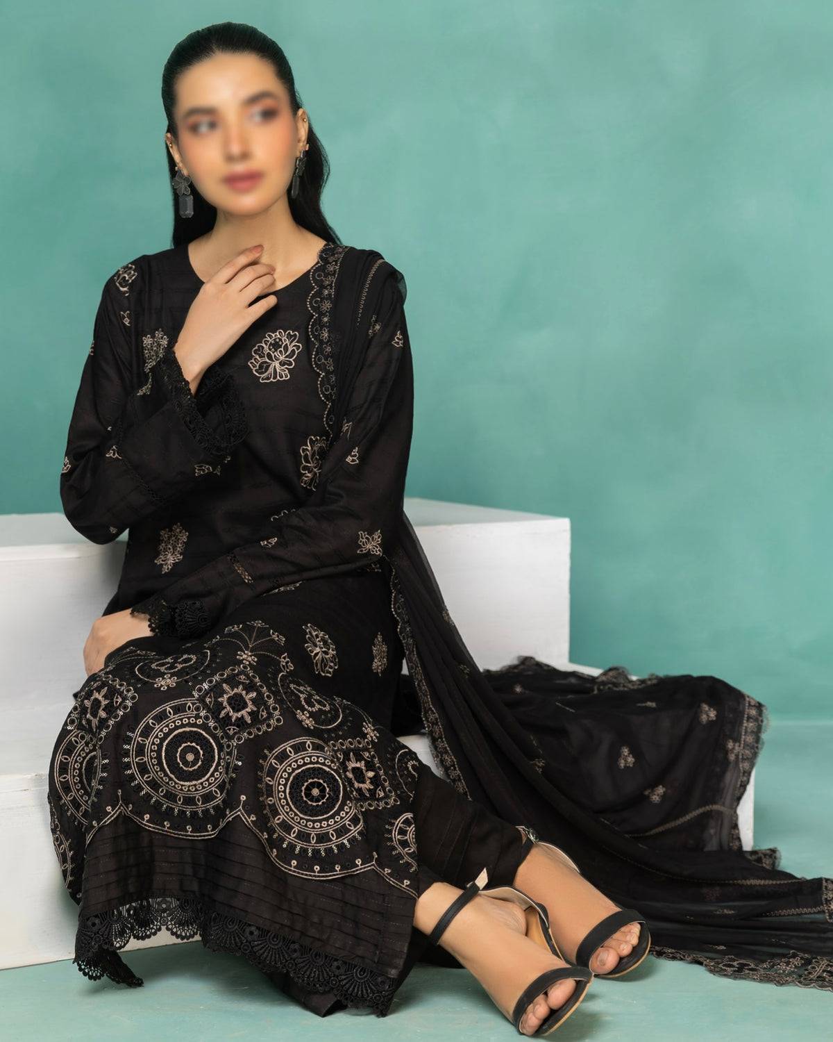 Fantak Zeen | Embroidered Viscose | Design 5
