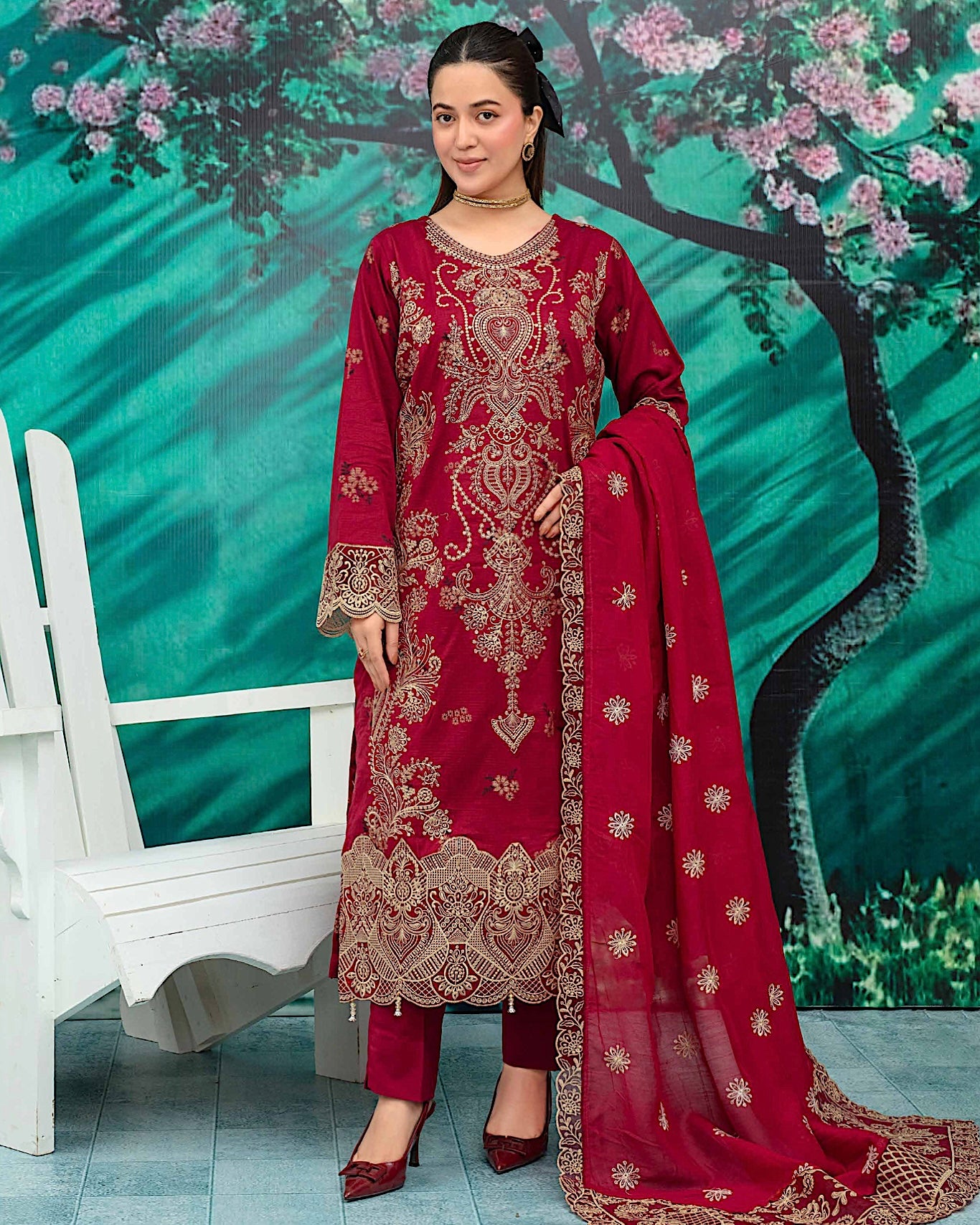 Gullerukh Baroshia | Embroidered Lawn Makhmal Dupatta | Design 6