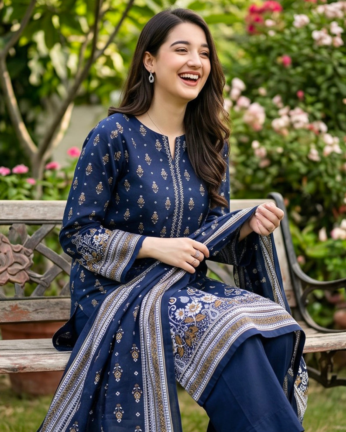 Regalia | Gold Paste Printed Lawn 3pc | Design 6
