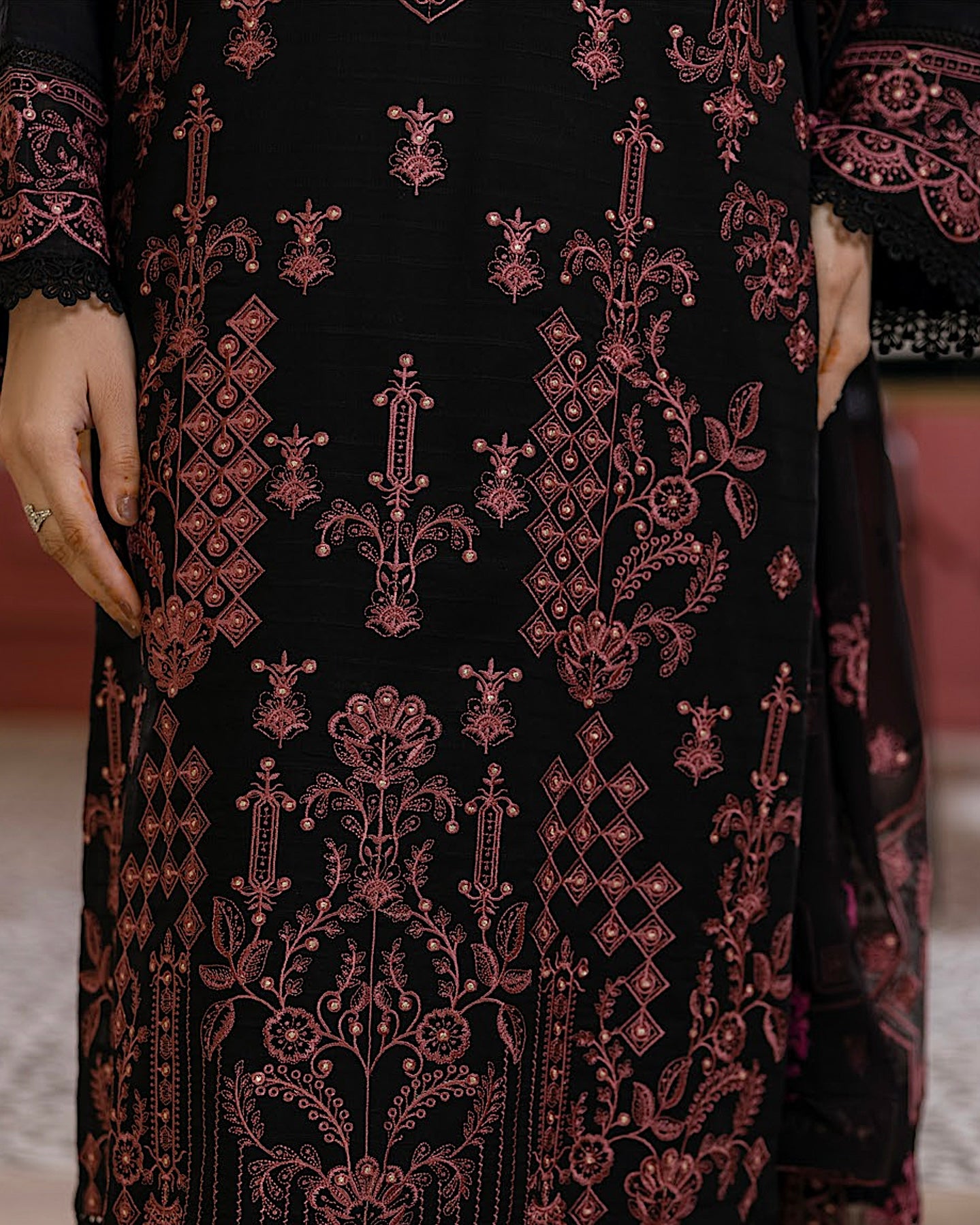 Aalaya Gulnaar | Embroidered Lawn Crinkle Dupatta | Design 6