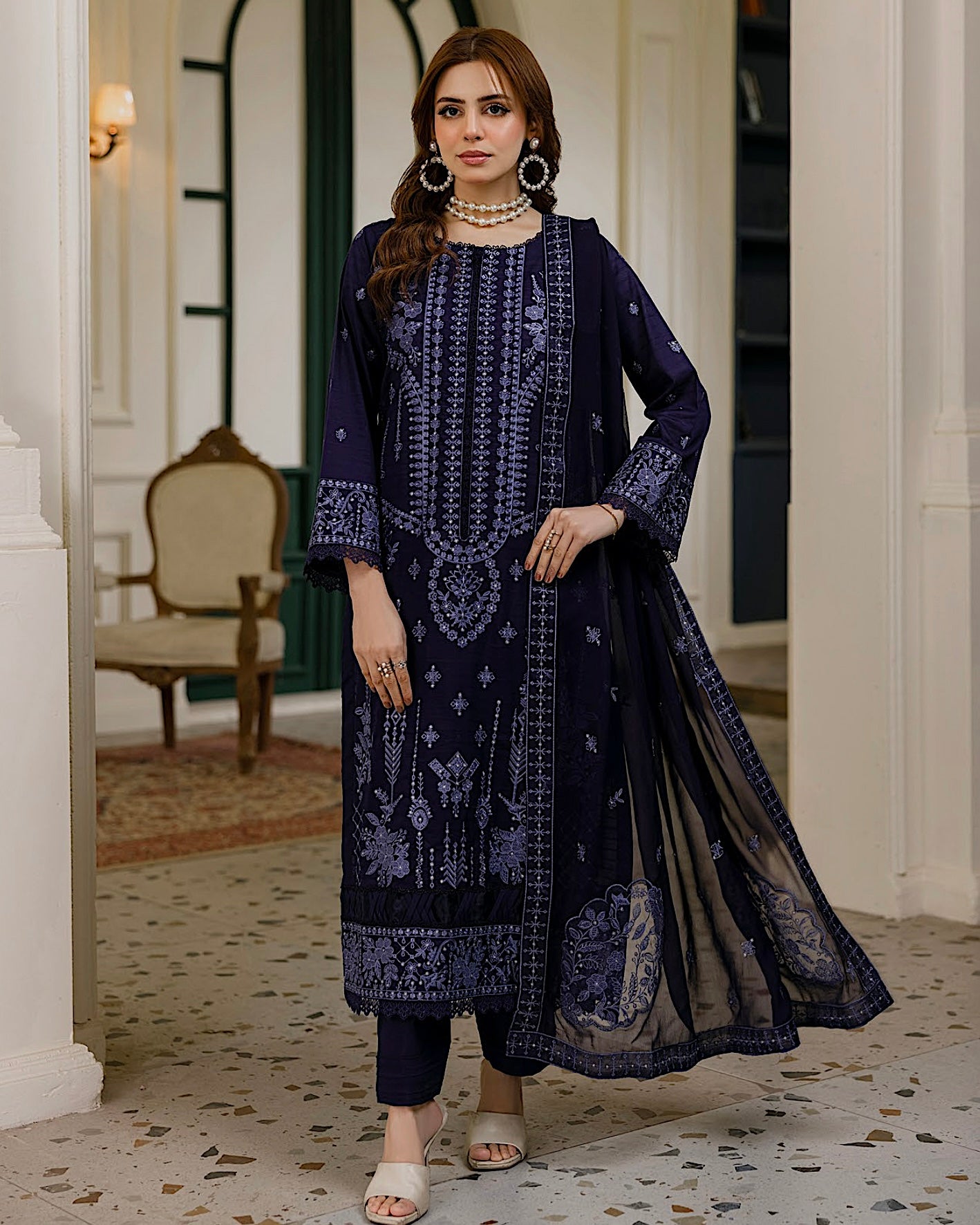 Aalaya Gulnaar | Embroidered Lawn Crinkle Dupatta | Design 8