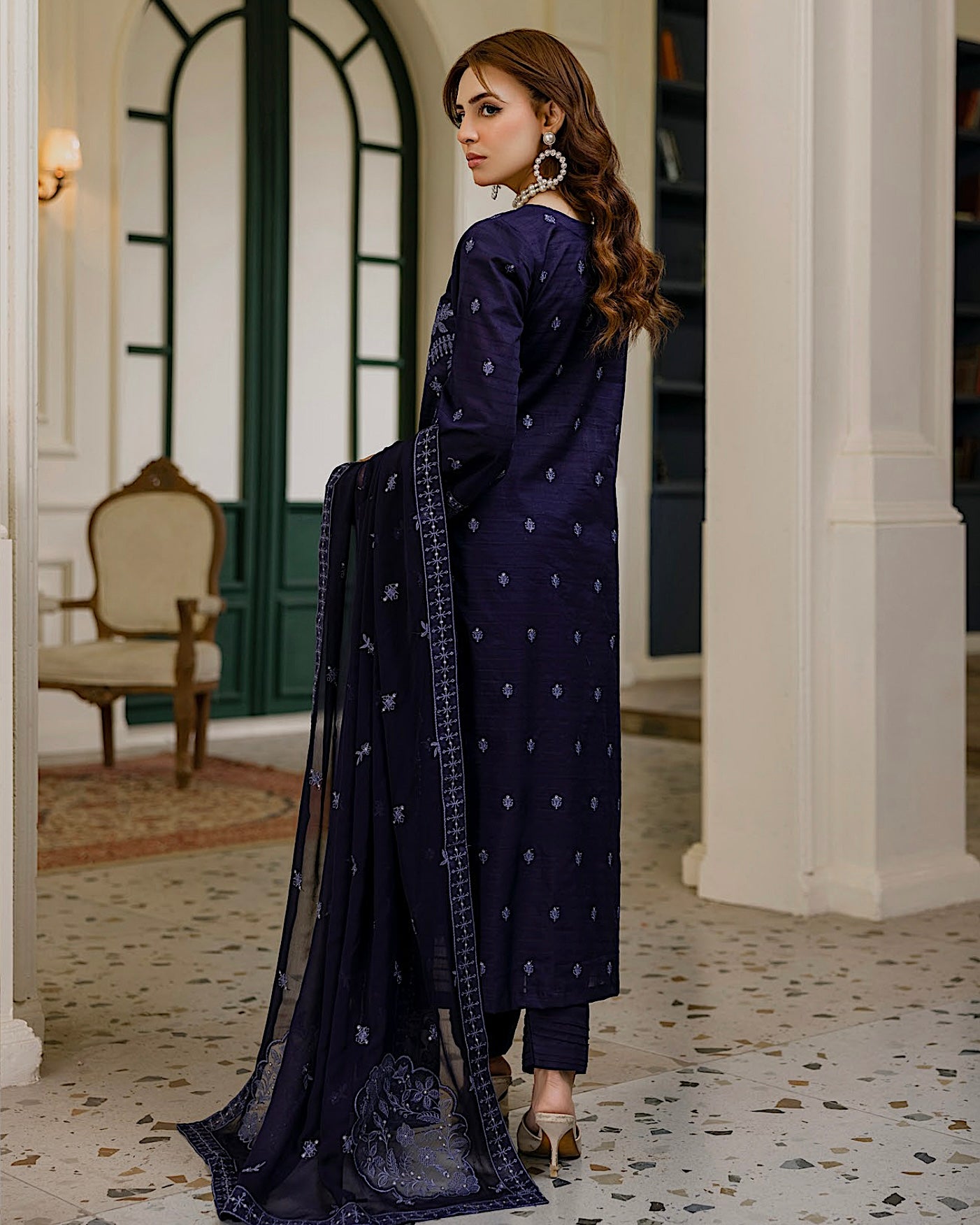 Aalaya Gulnaar | Embroidered Lawn Crinkle Dupatta | Design 8