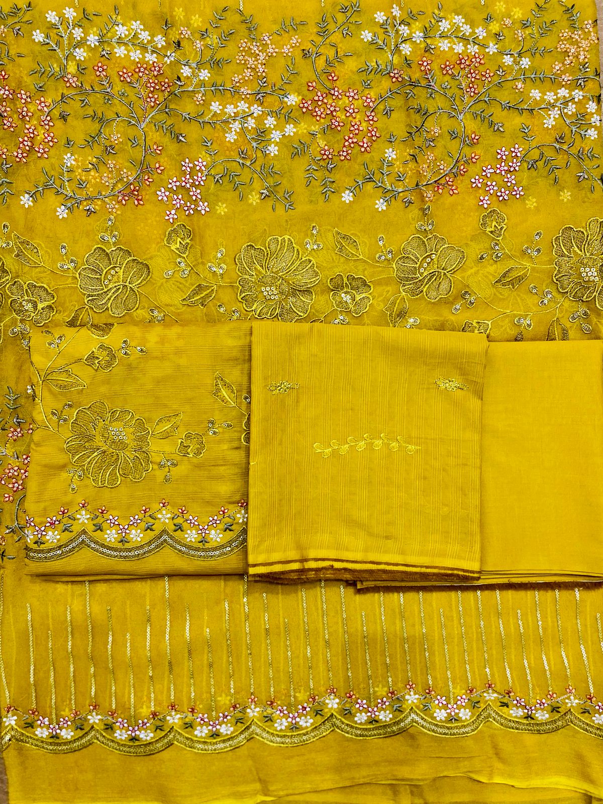 Luxury Lawn 3pc Embroidered | Design 5